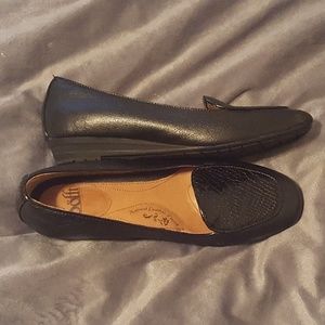 Black Loafers with Snakeskin